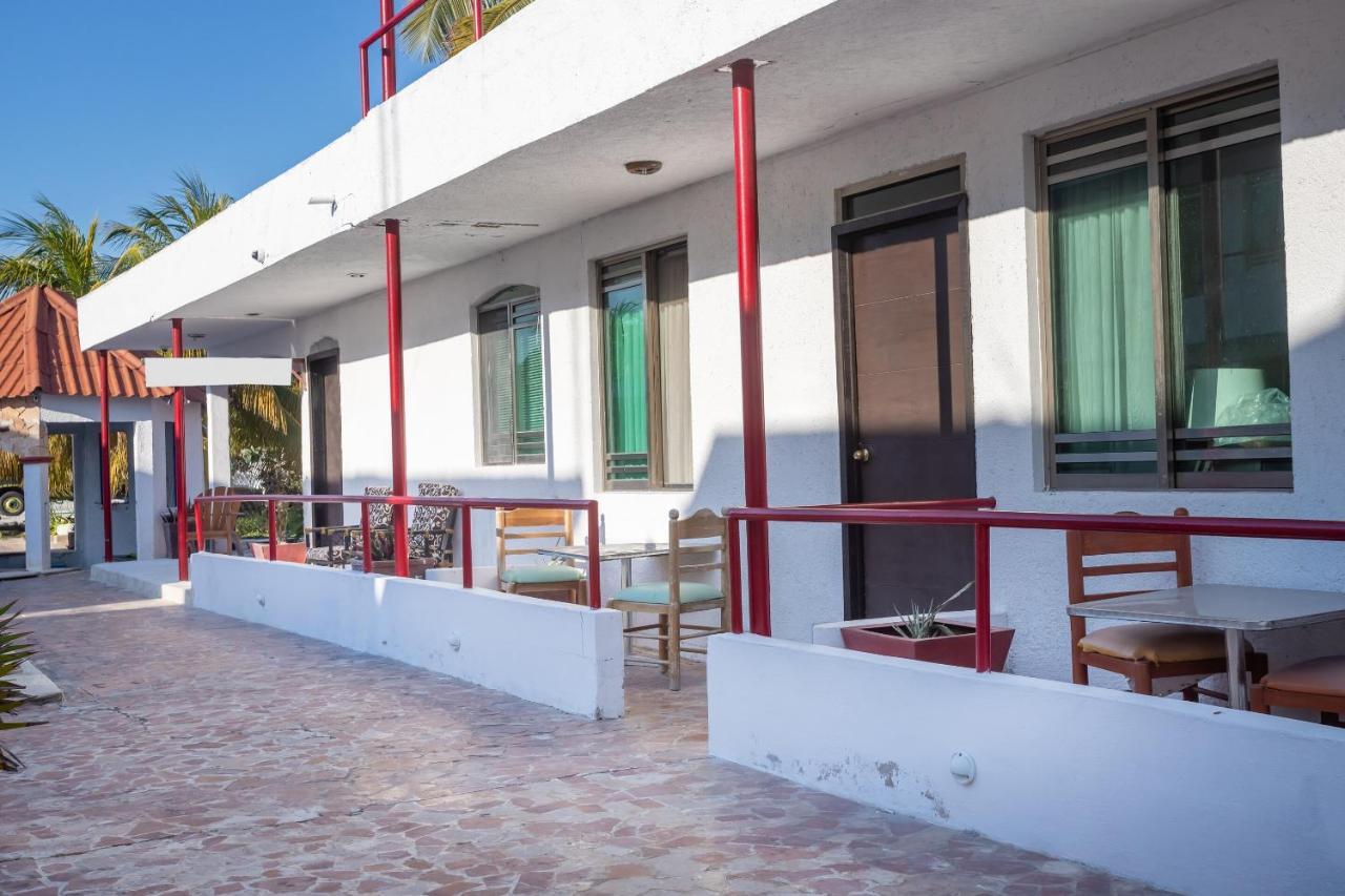 Pelican Inn At Las Dunas Челем Экстерьер фото