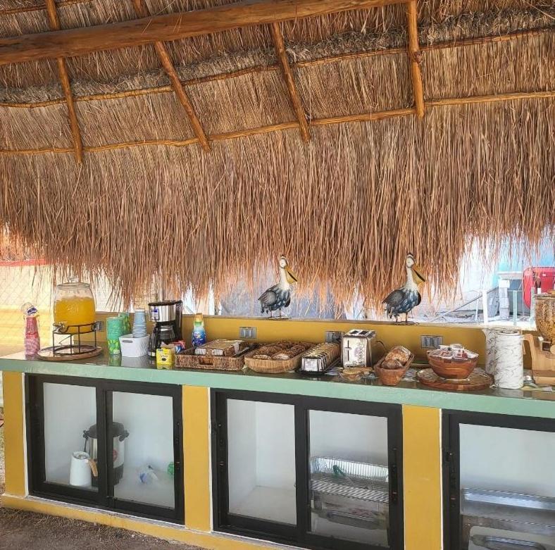 Pelican Inn At Las Dunas Челем Экстерьер фото