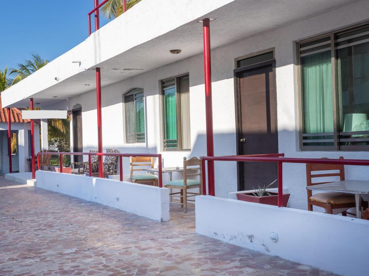 Pelican Inn At Las Dunas Челем Экстерьер фото